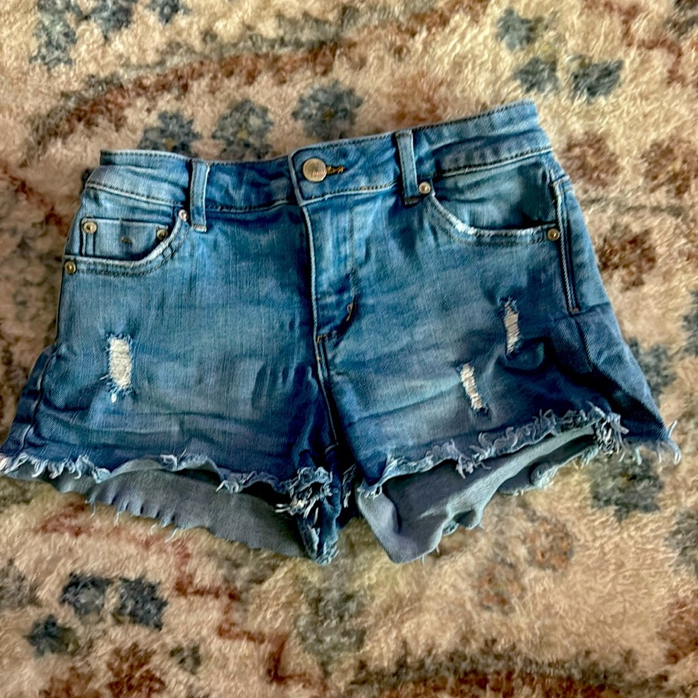Girls size 10 distressed jean shorts great brand Tractr